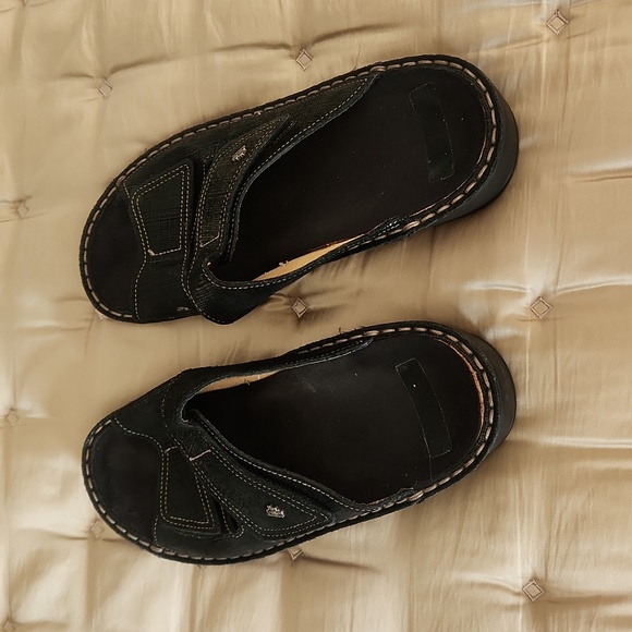 Finn Comfort Jamaica Slip-On Sandals - Picture 3 of 9